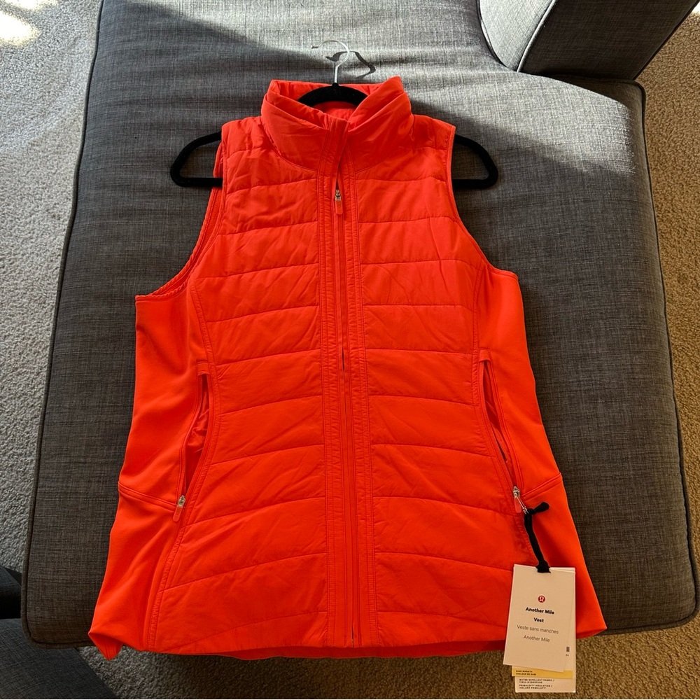 NWT Lululemon Another Mile Vest, removable hood, Autumn Red, sz 14